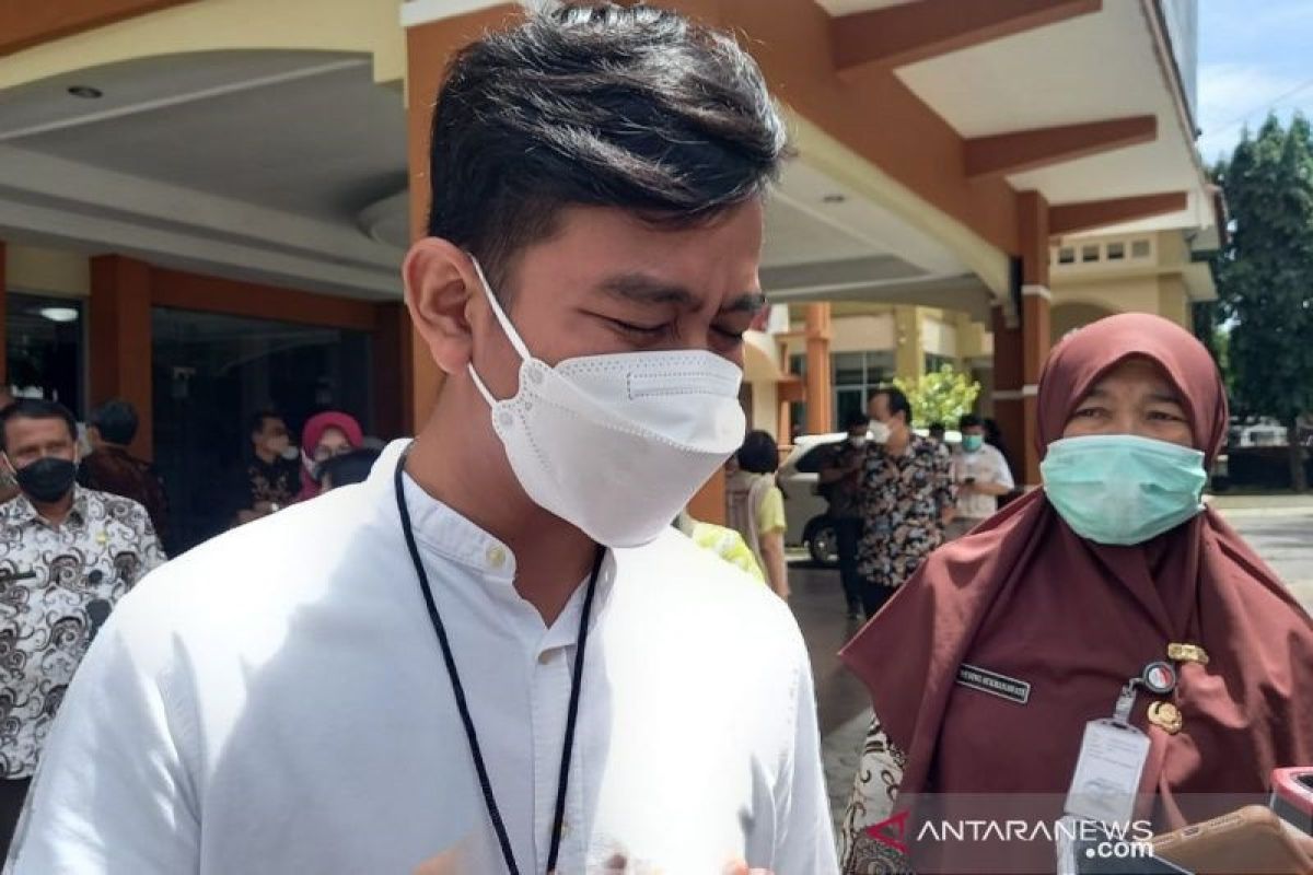 Indonesia Indicator sebut Gibran Wali Kota terpopuler, disusul Bobby Nasution
