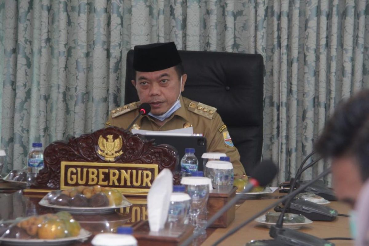 Jambi governor urges district heads, mayors to ramp up vaccinations