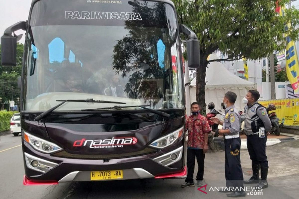 Bus wisata luar daerah masuk Kudus bakal diminta putar balik