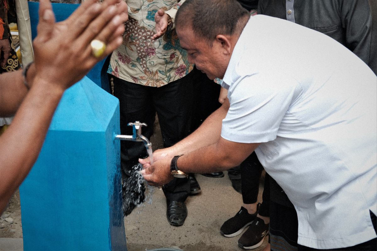 Bupati Langkat serahkan program air bersih dan bantuan buat nelayan