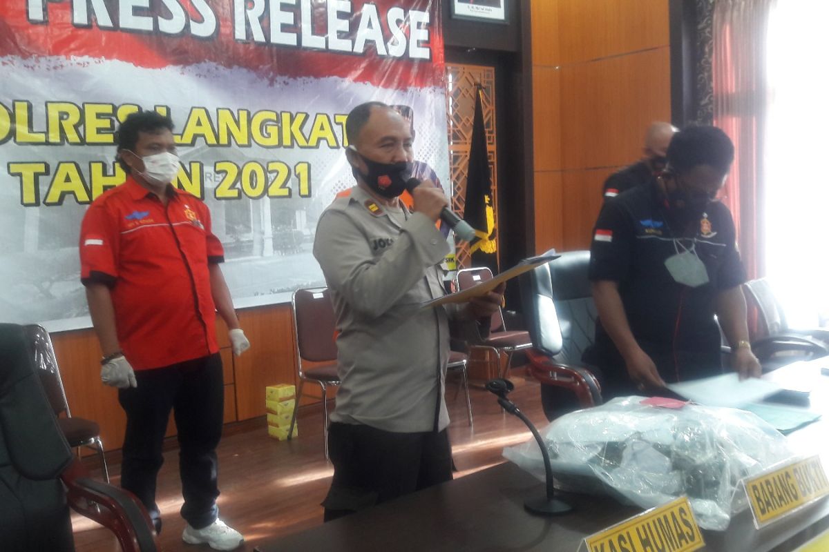 Satresnarkoba Polres Langkat tangkap pembawa dua kilogram ganja