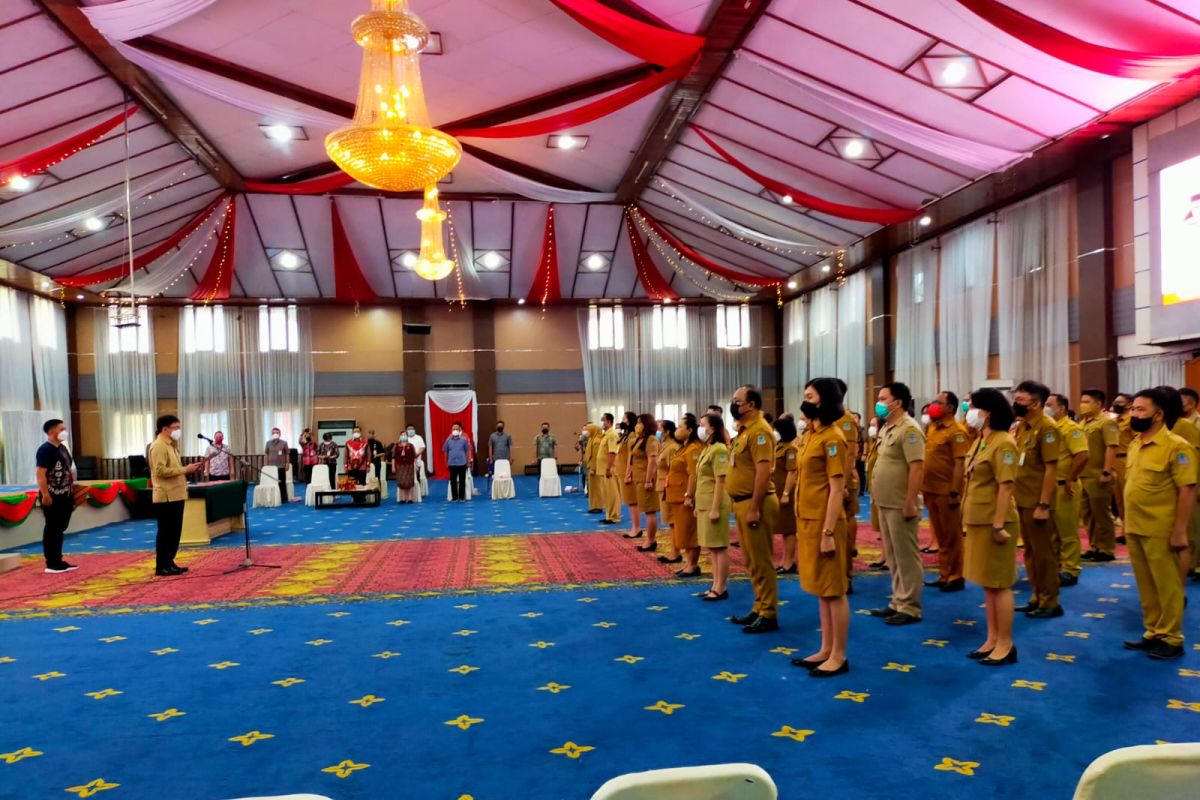 Wali Kota Manado lantik pejabat administrasi ke fungsional