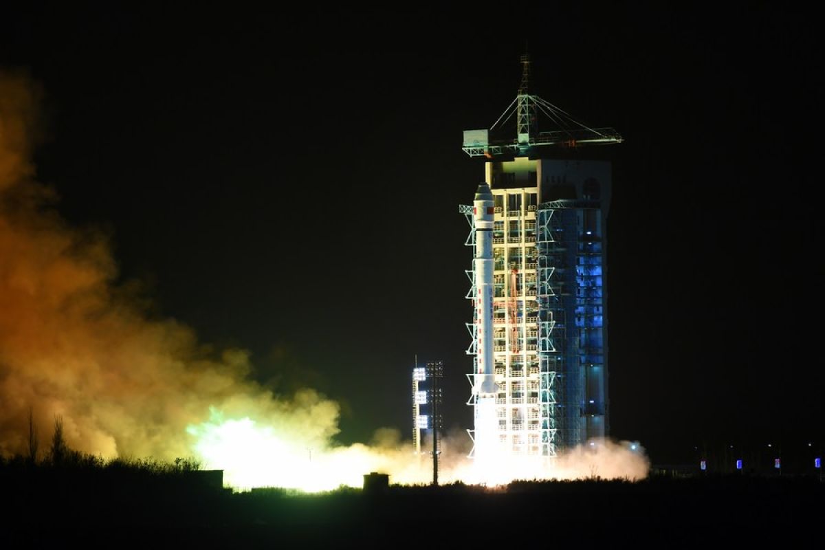 China sukses luncurkan satelit Tianhui-4