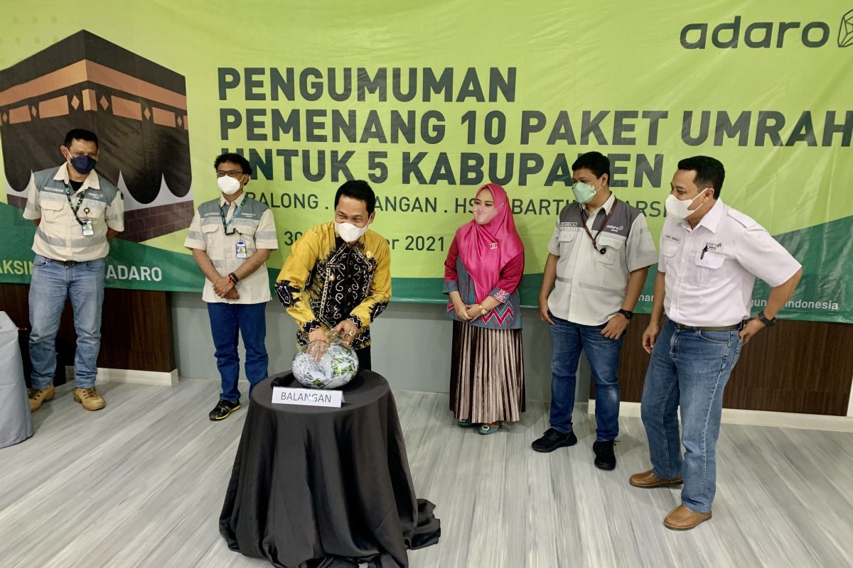 Ikuti vaksinasi gratis Adaro, tiga warga Balangan dapatkan hadiah umrah