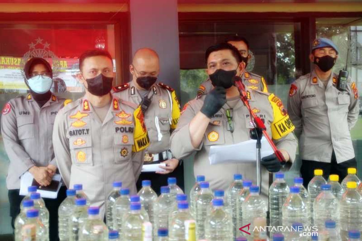 Polresta Surakarta amankan ribuan liter minuman beralkohol selama 2021