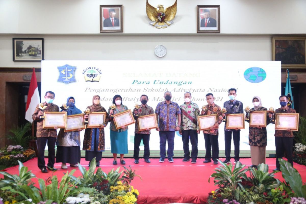 Sembilan sekolah di Surabaya sabet Adiwiyata Mandiri dari KLHK
