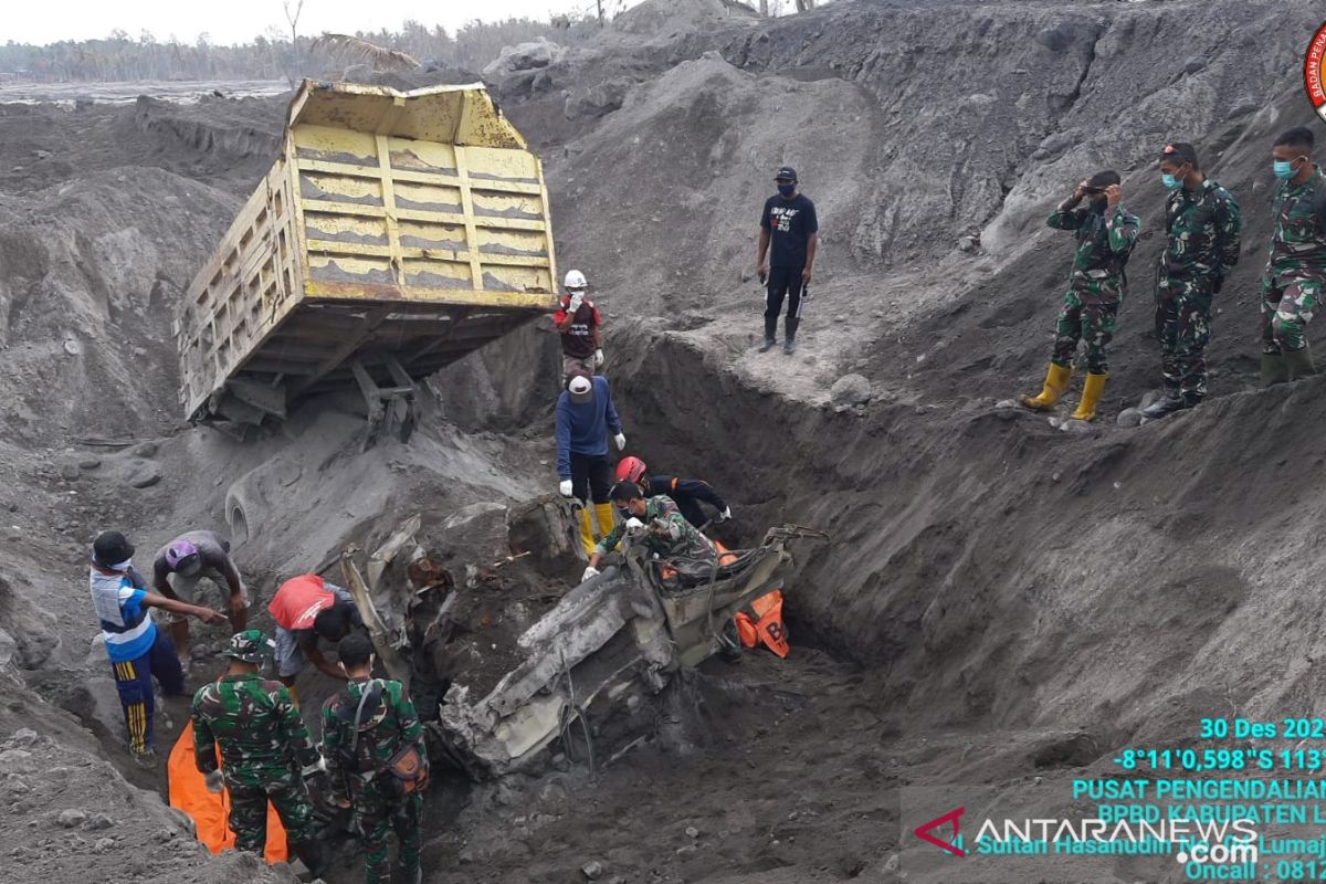 Dua jenazah korban bencana Gunung Semeru ditemukan di lokasi tambang pasir