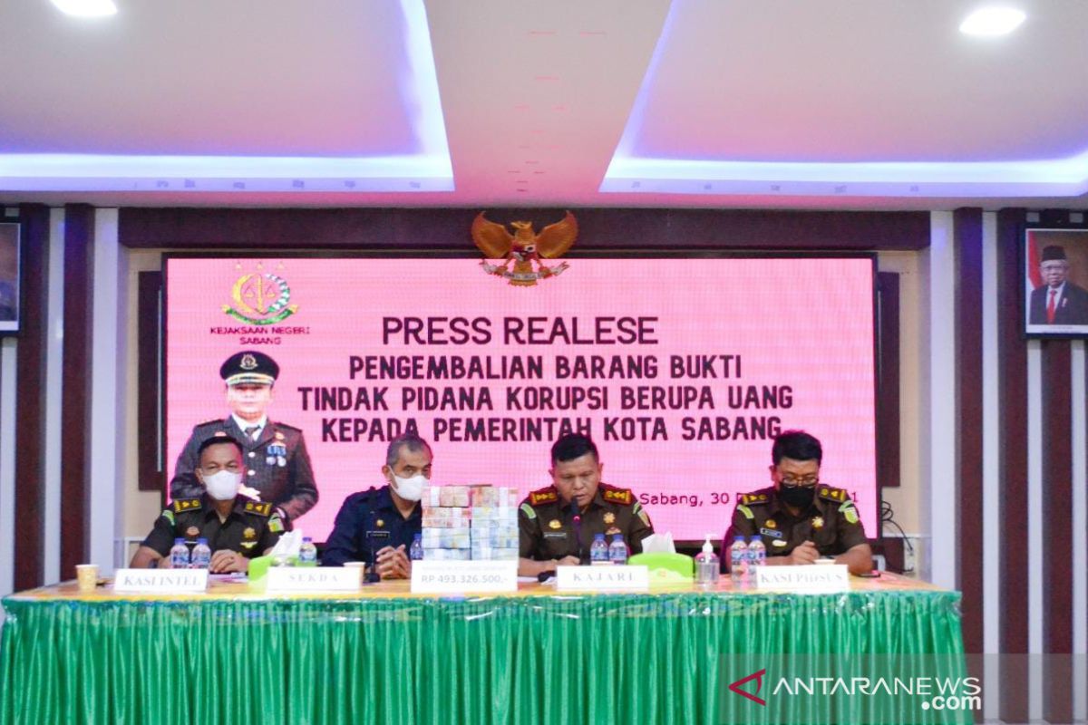 Kejari Sabang kembalikan Rp493,3 juta kerugian negara korupsi belanja BBM