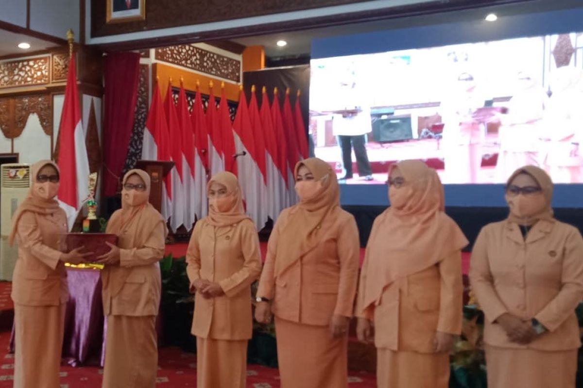 Dharma Wanita Unja peroleh penghargaan e-reporting