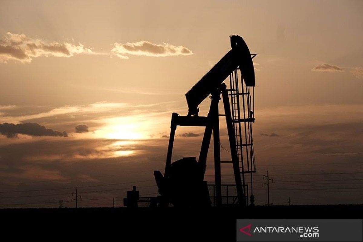 Harga minyak tembus 90 dolar AS, pertama sejak 2014 dipicu ketegangan Rusia