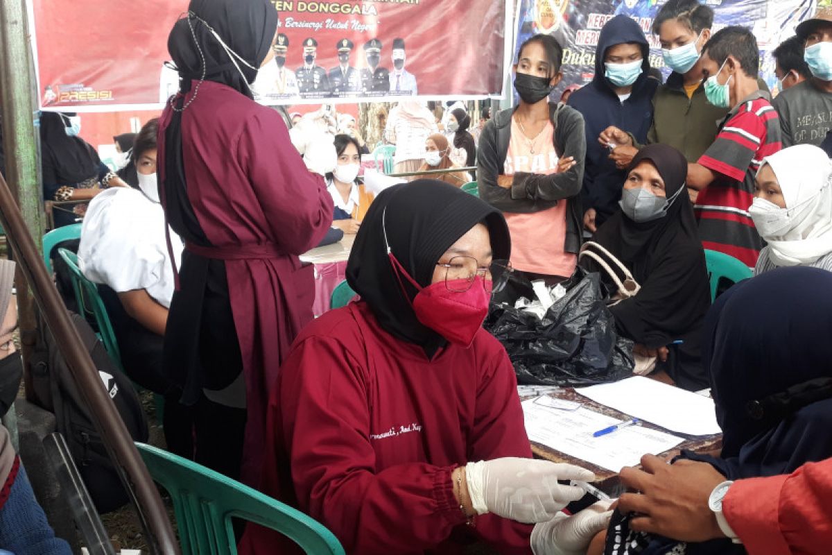 Vaksinasi COVID-19  di Donggala ditarget 100 pada Januari 2022
