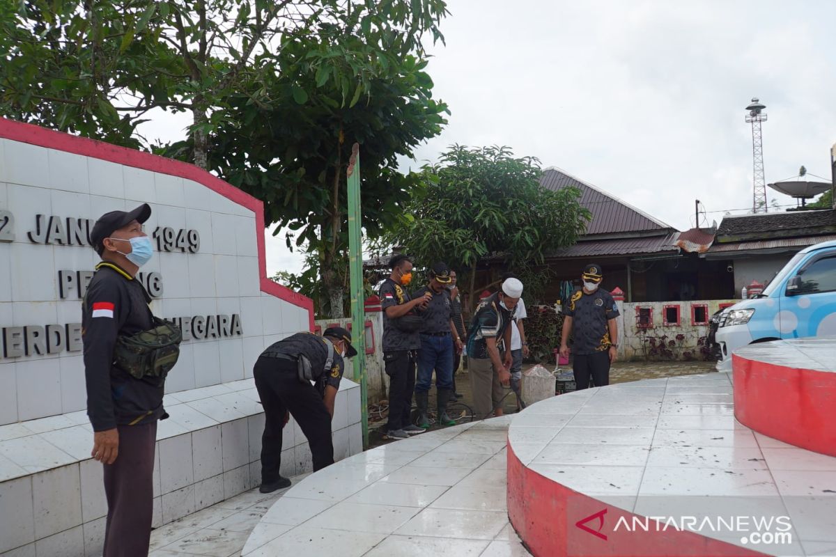 Wabup HSS ikuti gotong royong di Tugu 2 Januari, Hamayung