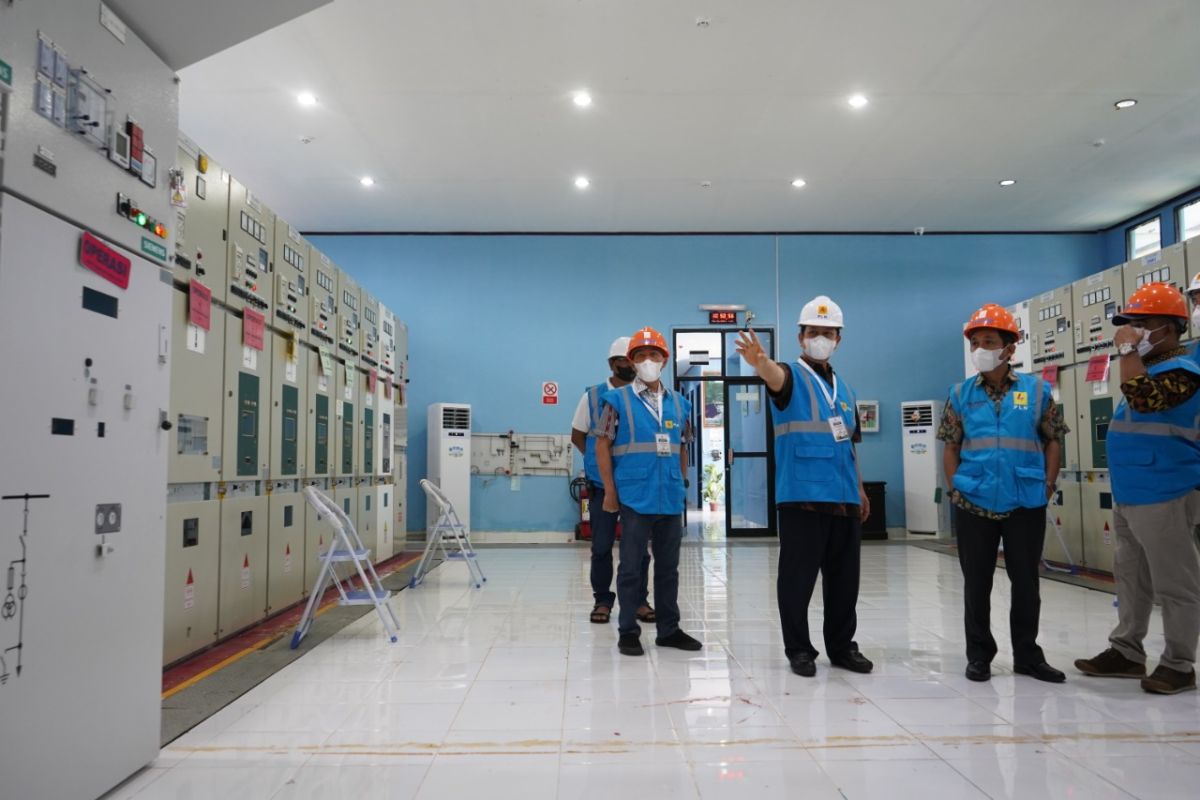 PLN pastikan pasokan listrik aman jelang tahun baru di Maluku, begini pen jelasannya