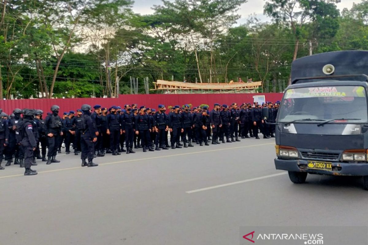 Sebanyak 2.000 personel TNI-Polri amankan malam Tahun Baru 2022 di Kendari