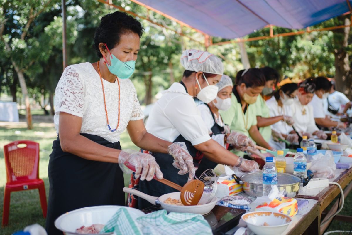 PLN promosikan kompor listrik bagi warga Sumba Timur lewat lomba masak