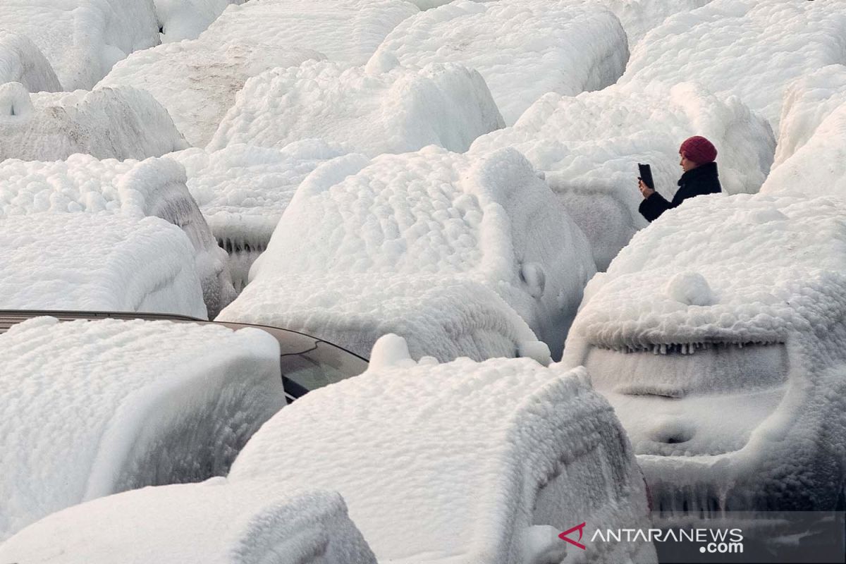 Salju lebat di Jepang akibatkan  pengemudi terlantar