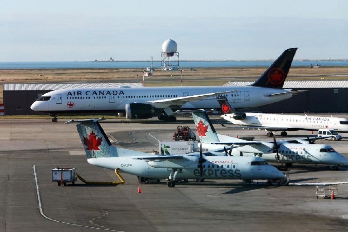 Maskapai Kanada batalkan 15 persen penerbangan Januari 2022 akibat COVID-19