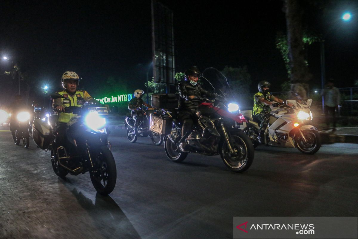 Kapolda NTB patroli bermotor pantau suasana malam pergantian tahun