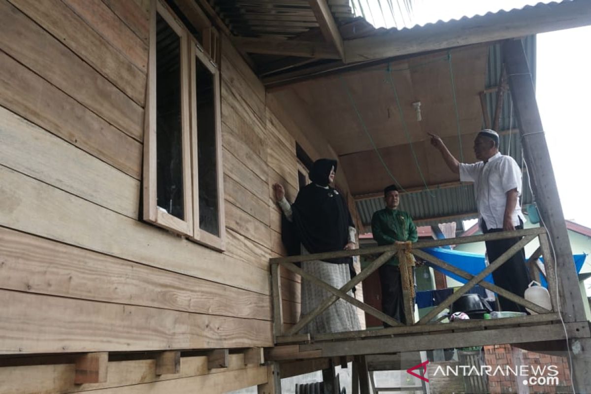 Anggota DPR RI bantu renovasi rumah warga di Aceh Besar