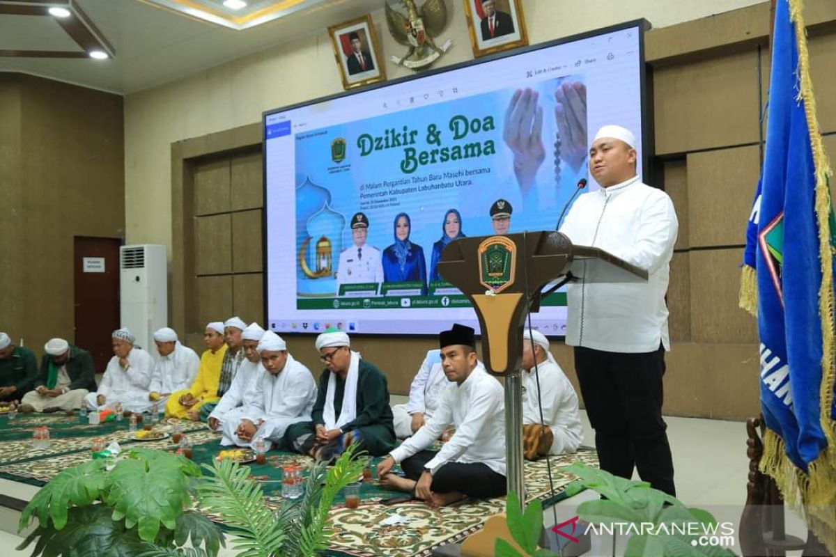 Zikir dan doa jelang tahun baru di Labura