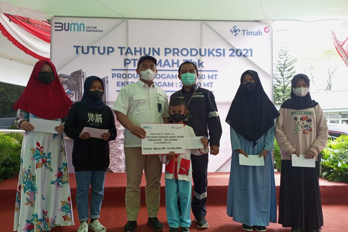 Tutup tahun 2021, PT Timah berikan tali asih bagi 100 anak yatim piatu di Bangka Barat