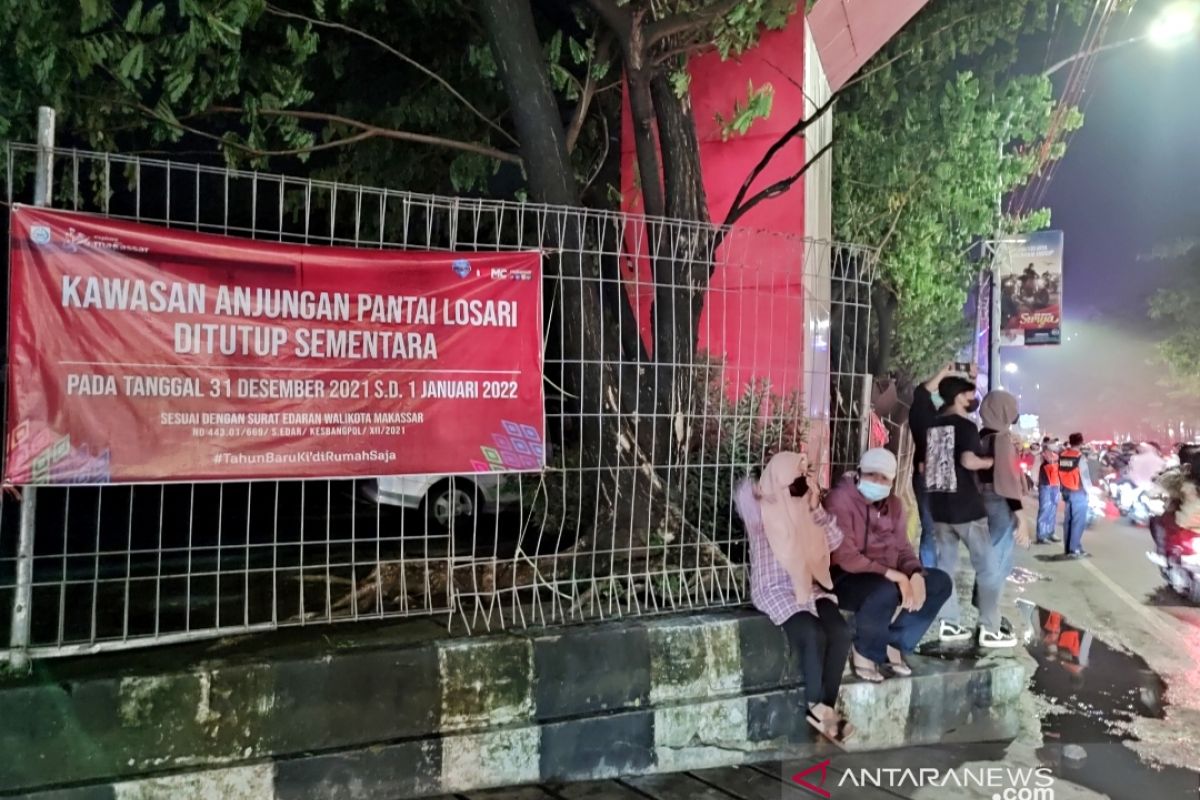 Anjungan Pantai Losari Makassar ditutup saat malam pergantian tahun, pengunjung kecewa