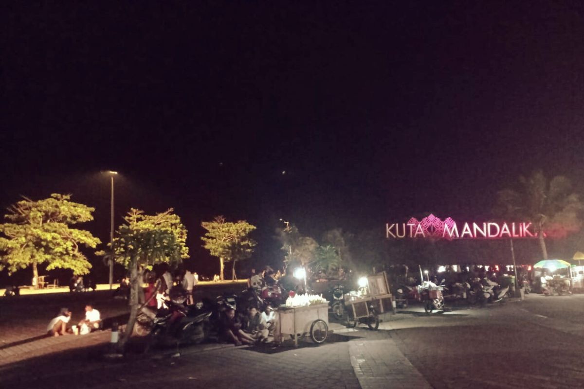 Perayaan malam tahun baru di Kota Praya Loteng tak terlalu ramai