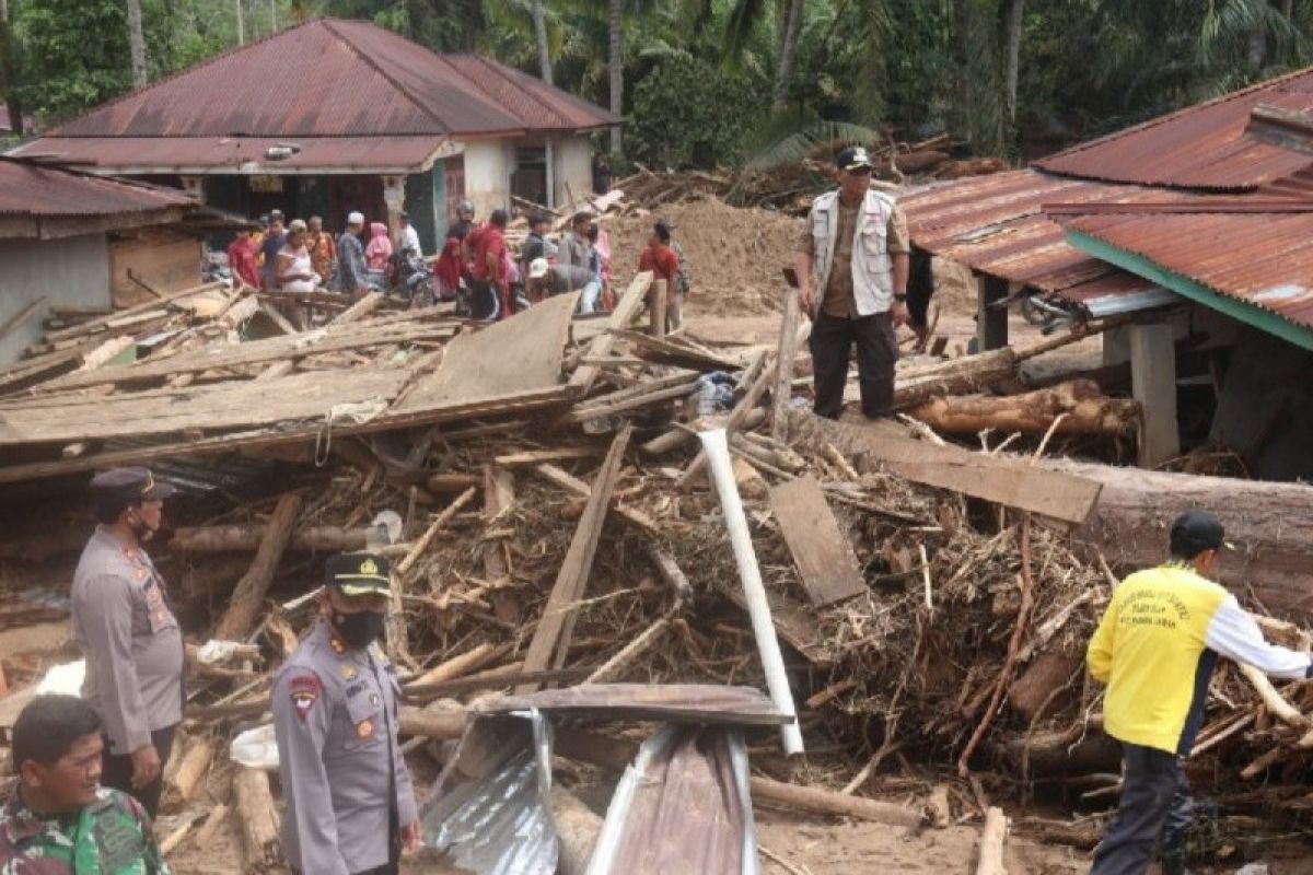 Banjir bandang terjang 4 desa di Padang Lawas