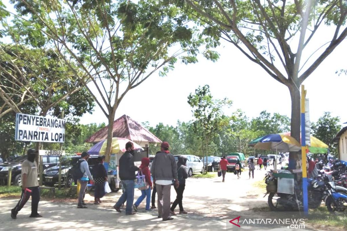 Pengunjung wisata pantai Panrita Lopi membludak sambut Tahun Baru