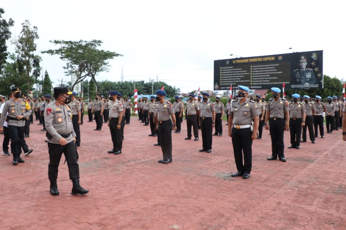 Kapolda Sumut pimpin upacara kenaikan  pangkat 447 personel