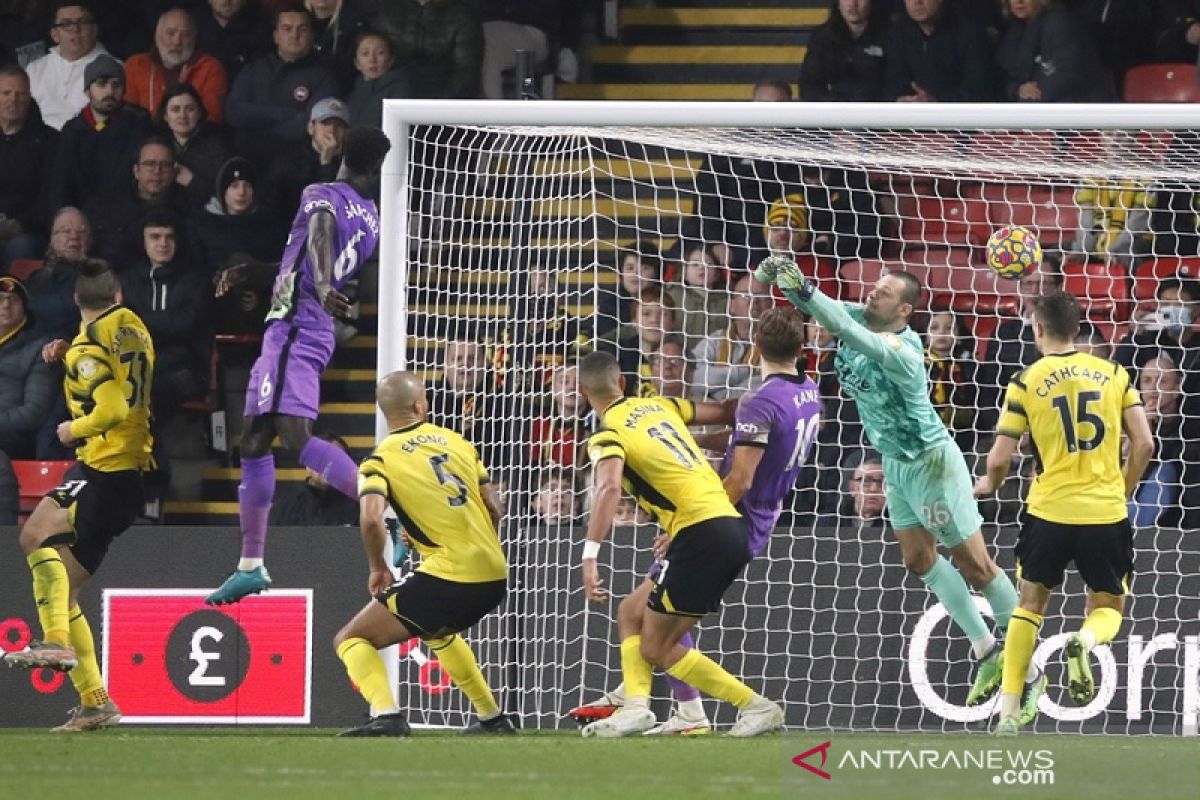 Gol larut Davinson Sanchez  antar Tottenham raih tiga poin dari Watford