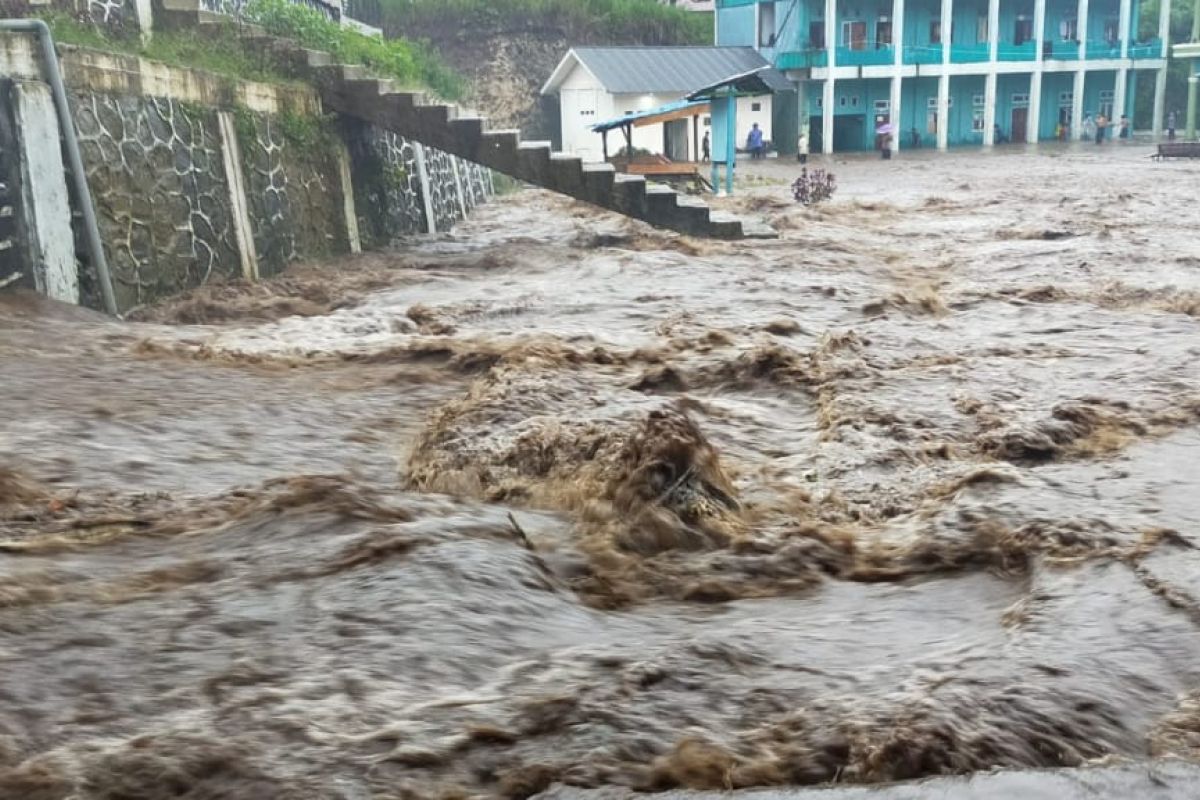 Banjir landa sejumlah wilayah di Bener Meriah, Plt Bupati minta warga waspada