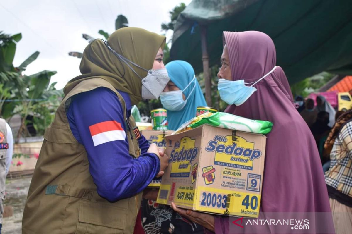 Bupati Inhu bantu korban banjir di Batang Gansal