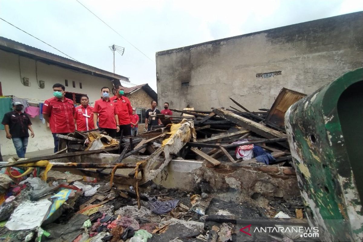 PDIP Medan perjuangkan korban kebakaran di Helvetia dapat bantuan bedah rumah