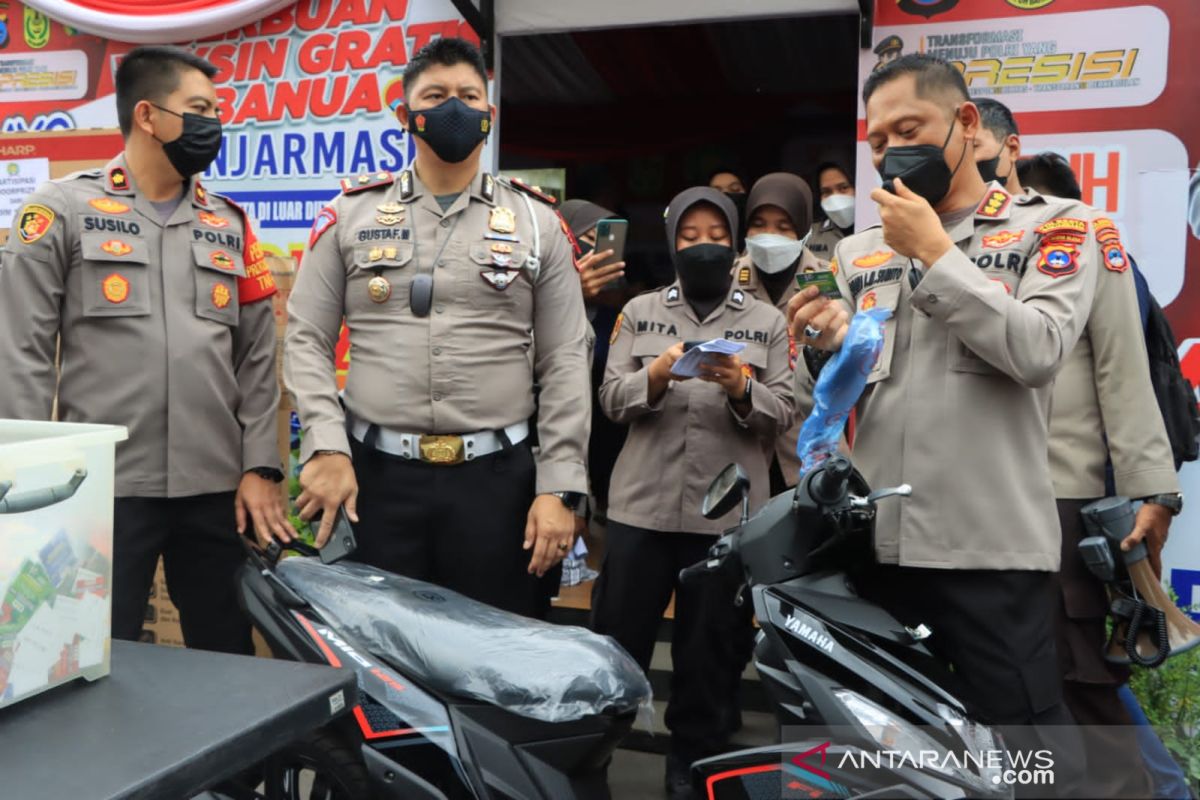 Rena Sephana dapatkan undian sepeda motor vaksinasi Polresta Banjarmasin