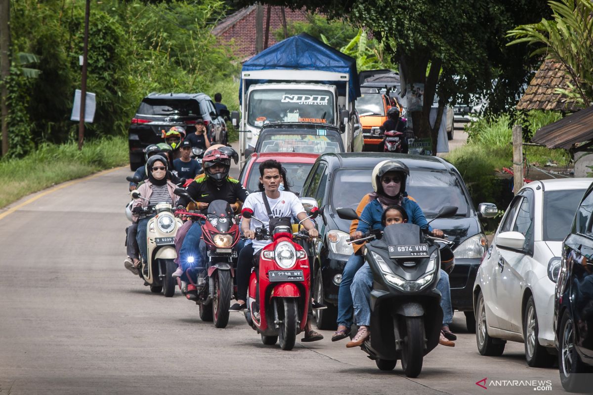 Polres Pandeglang terapkan "one way" antisipasi kemacetan arus mudik