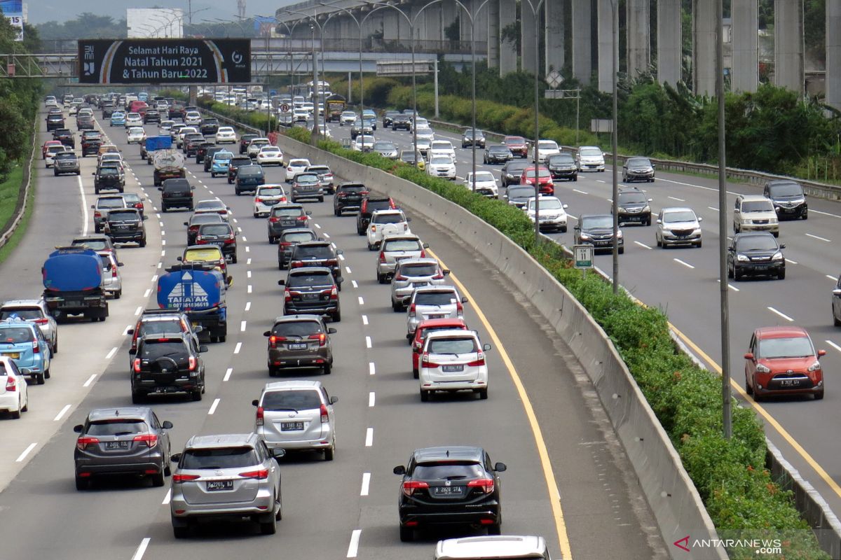 Jumlah kendaraan keluar Jakarta melalui tol rata-rata meningkat  2,7 persen