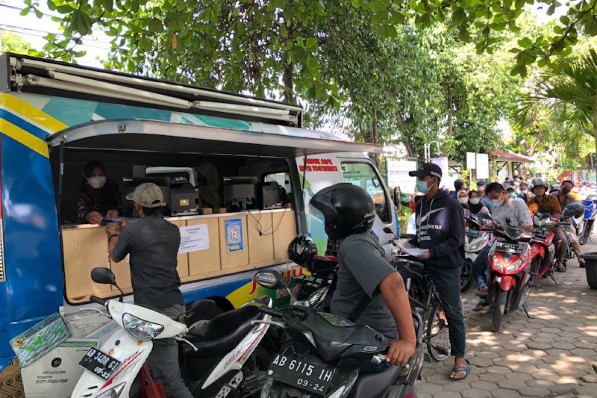 Yogyakarta menggelar "drive thru" cetak KTP-el pada September-Oktober 2022