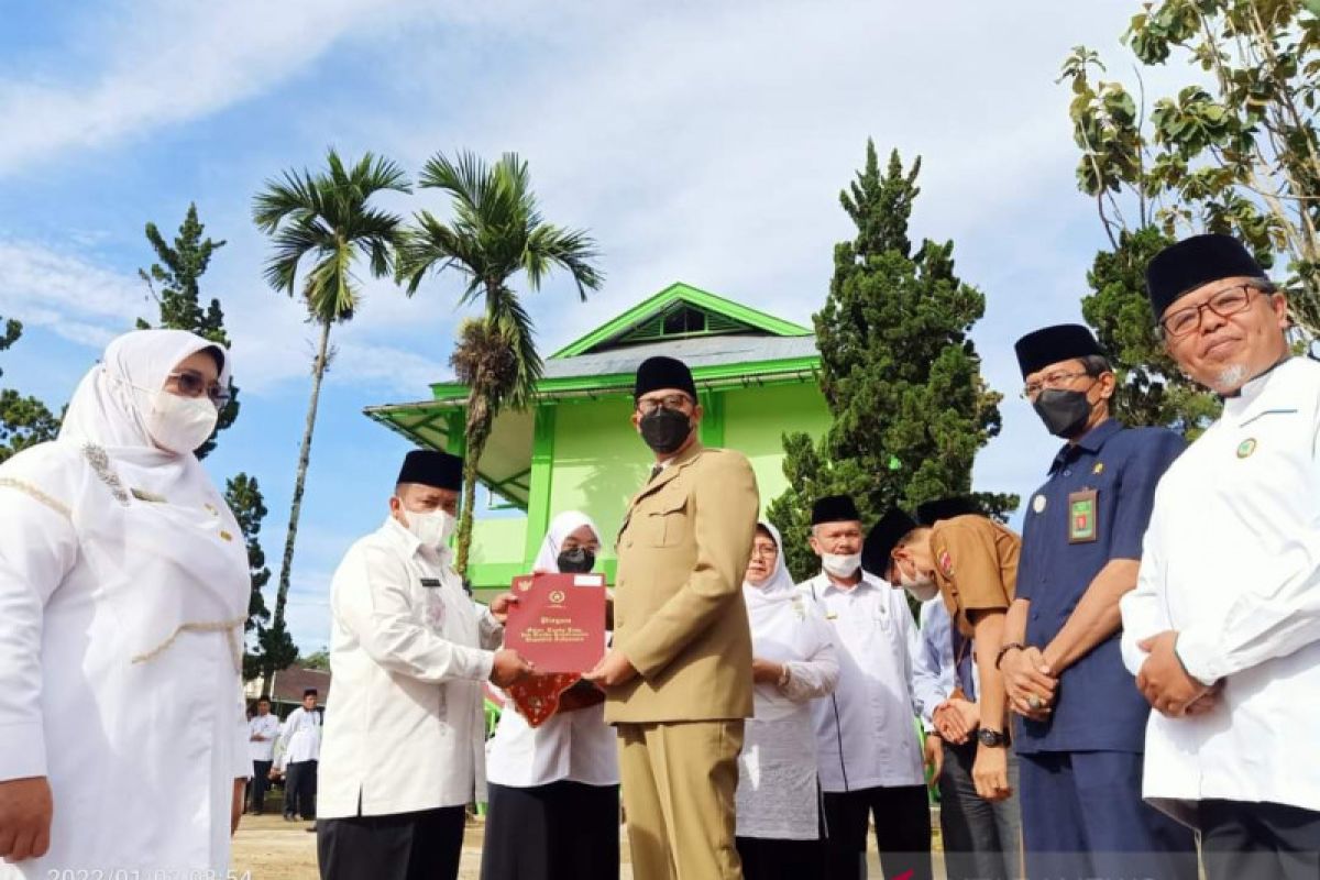 Wako Bukittinggi serahkan penghargaan Satya Lencana kepada 11 ASN Kemenag