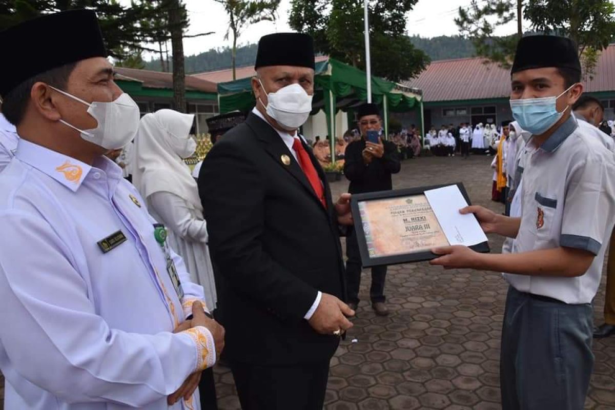 ini guru dan siswa berprestasi di Takengon