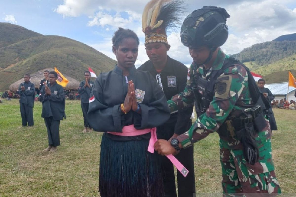 Satgas TNI Yonif 412 ajarkan pencak silat warga Lanny Jaya Papua