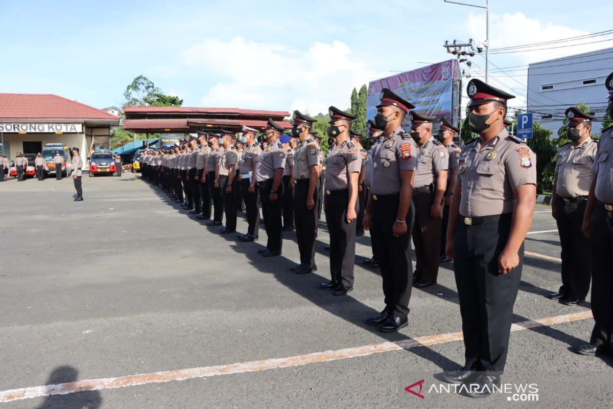 102 anggota Polres Sorong Kota naik pangkat