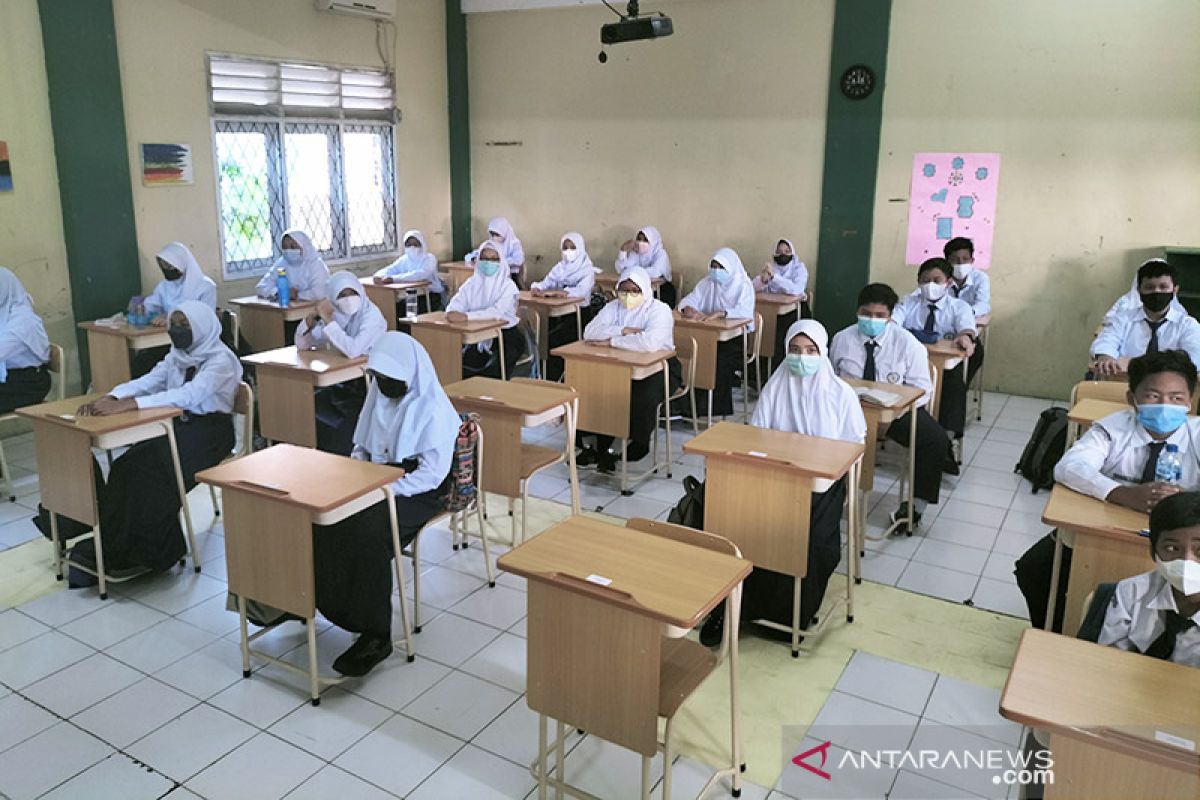 Pemkot Jakbar wajibkan orang tua lapor sekolah jika anaknya sakit