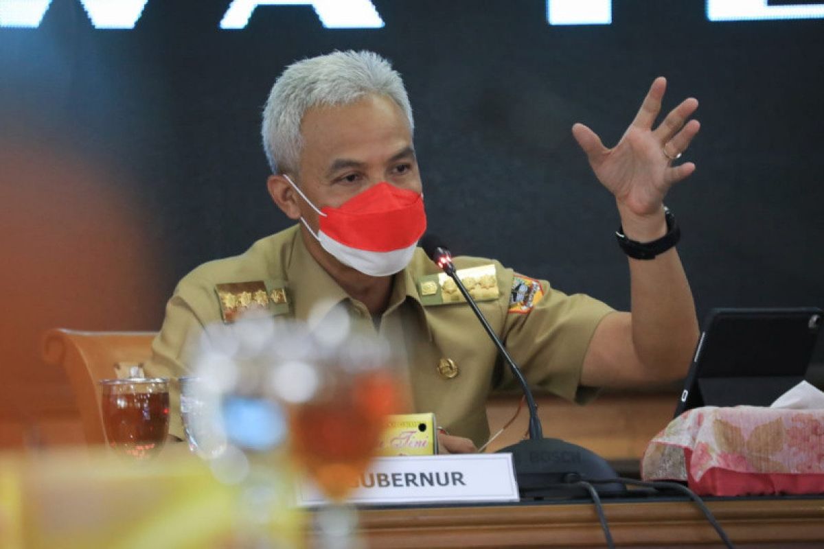 Central Java governor reminds regional heads about vaccine expiry date