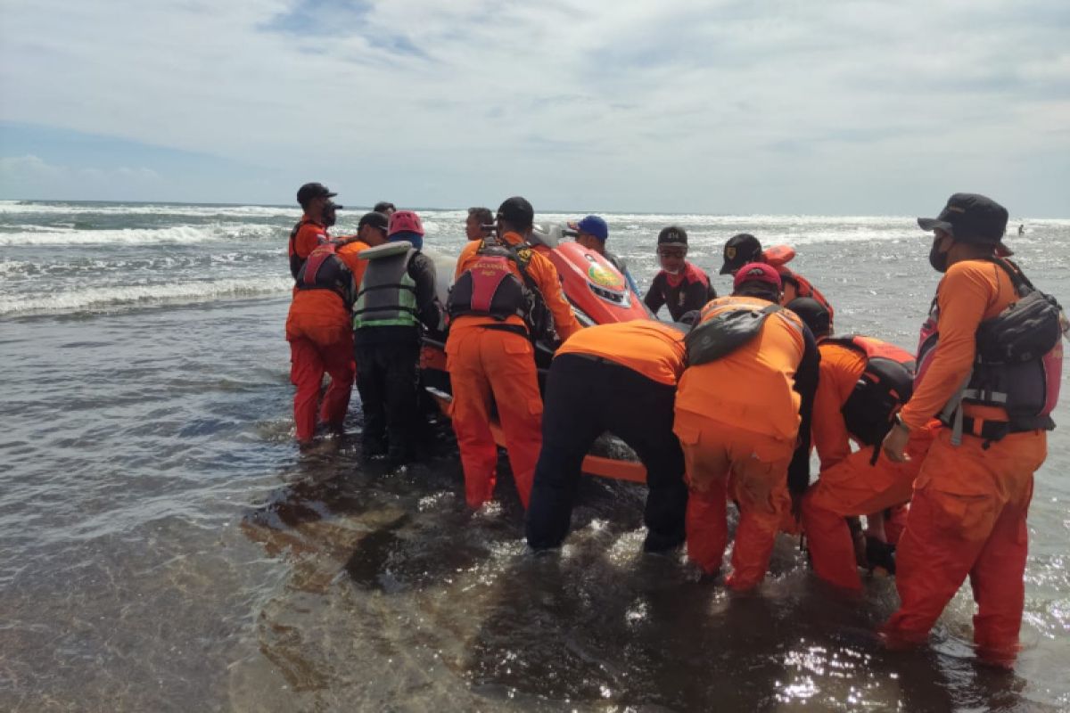 Tim SAR belum temukan korban tenggelam di Pantai Parangtritis