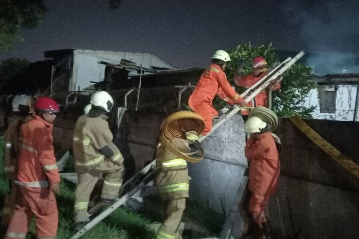 Kebakaran rumah di Cakung akibatkan 21 jiwa kehilangan tempat tinggal