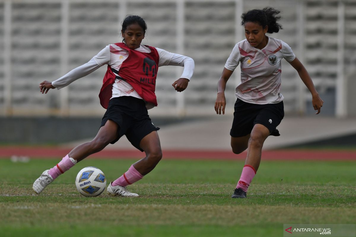 Timnas putri antisipasi bola mati pada laga kedua kontra Arab Saudi