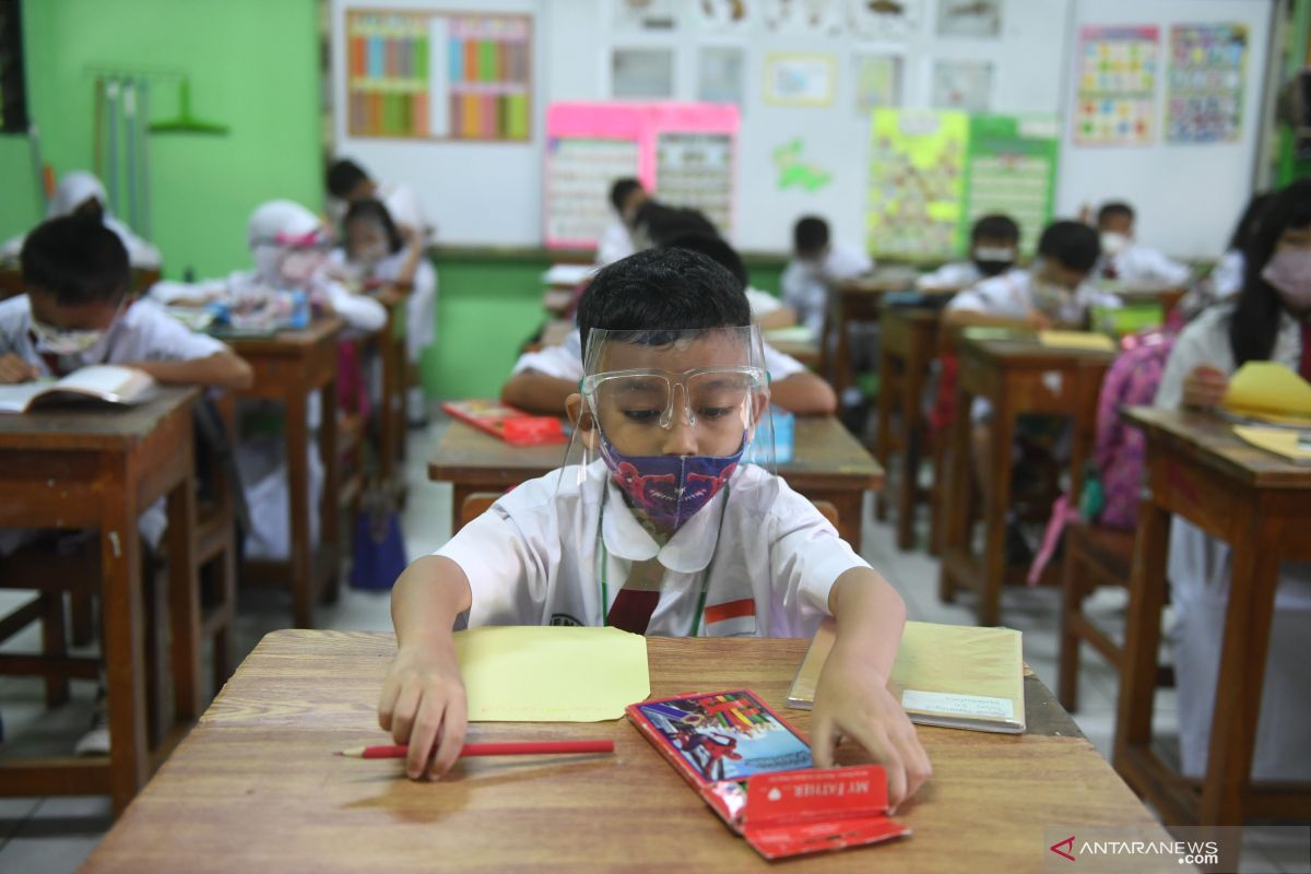 203 sekolah negeri di Jakbar gelar PTM dengan kapasitas 100 persen