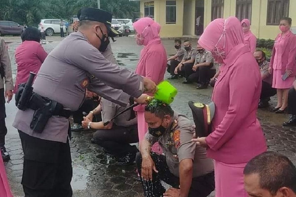 Kapolres Palas pimpin upacara Korp Raport kenaikan pangkat 23 personel