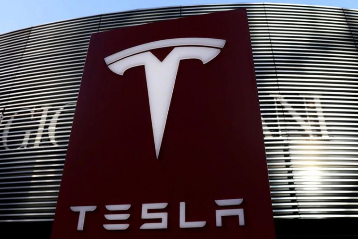 Tesla cetak rekor pengiriman mobil tertinggi